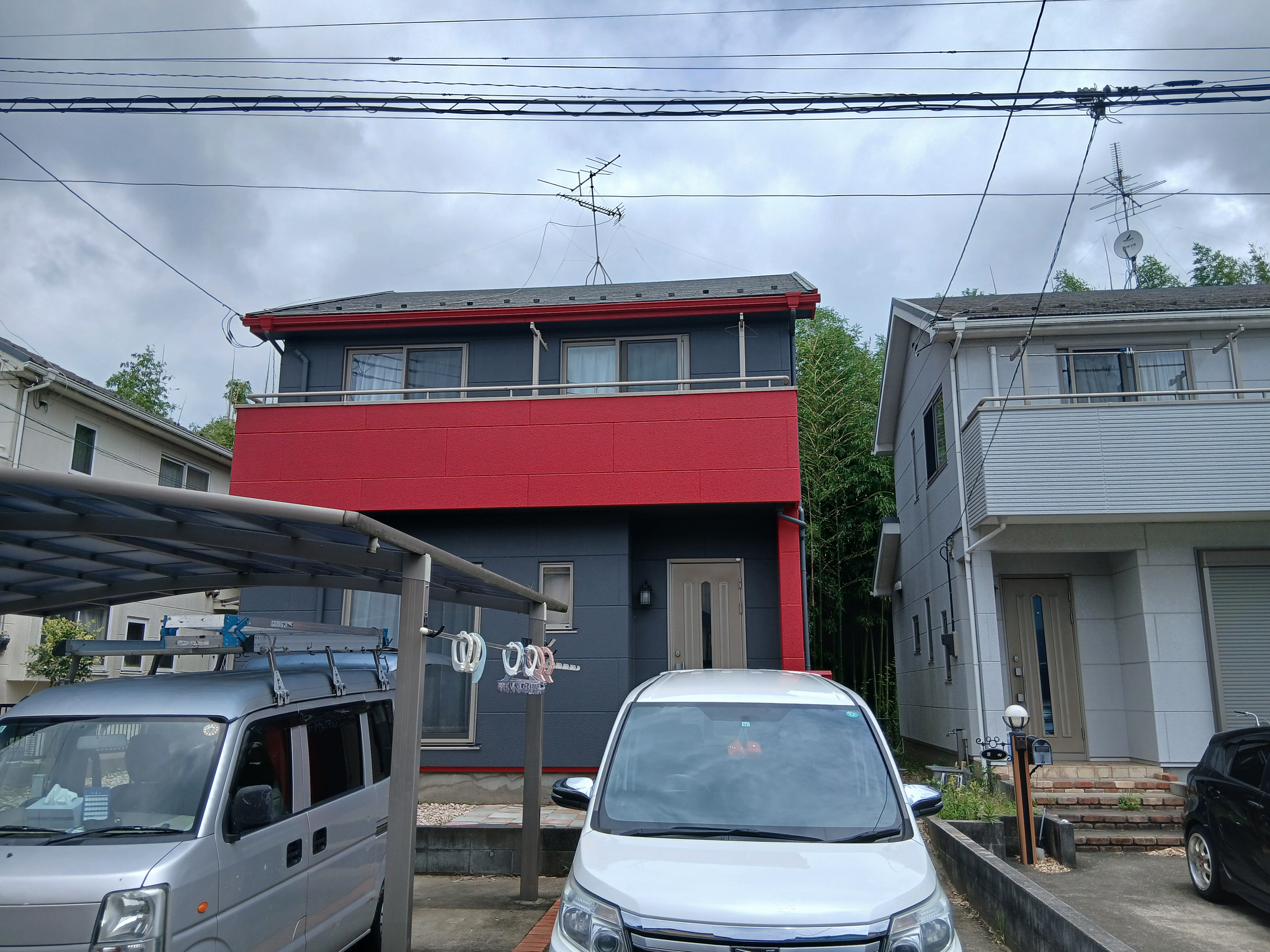 �O��